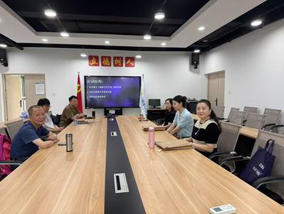 A group of people sitting at a tableDescription automatically generated