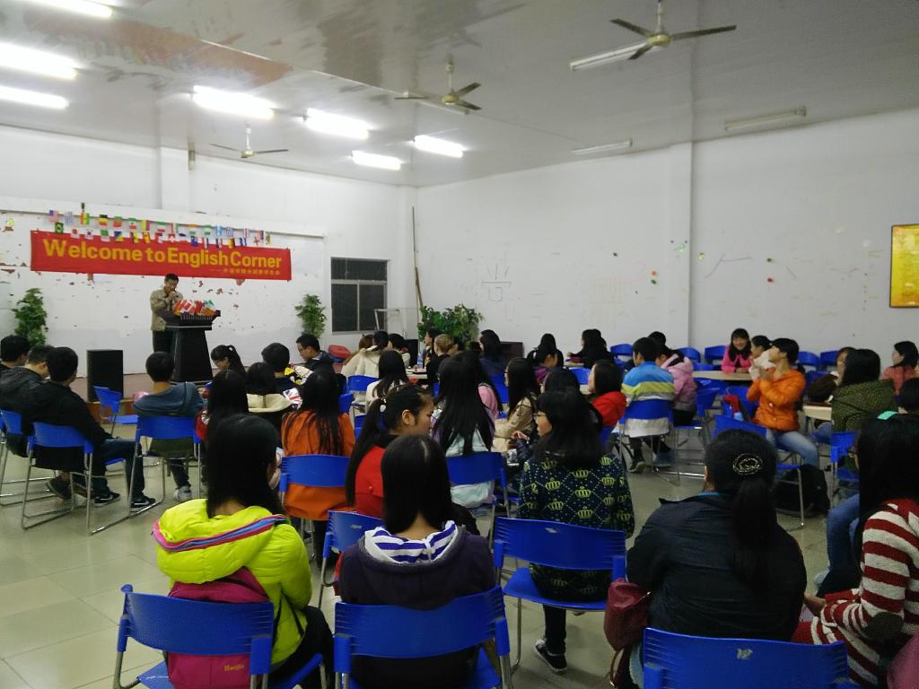 热烈的讨论现场